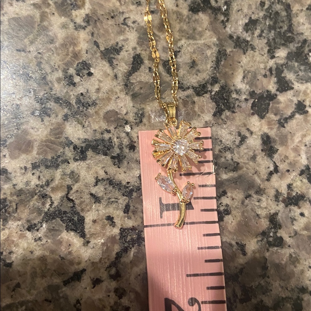 Crystal Flower Spinner Necklace NWOT - Picture 9 of 9